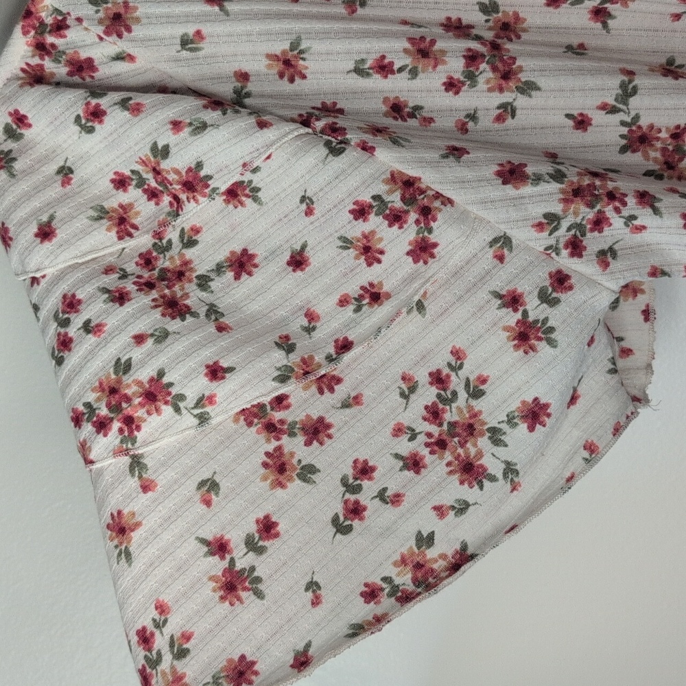 BiBi Floral Ruffle Sleeve Blouse - Picture 7 of 8